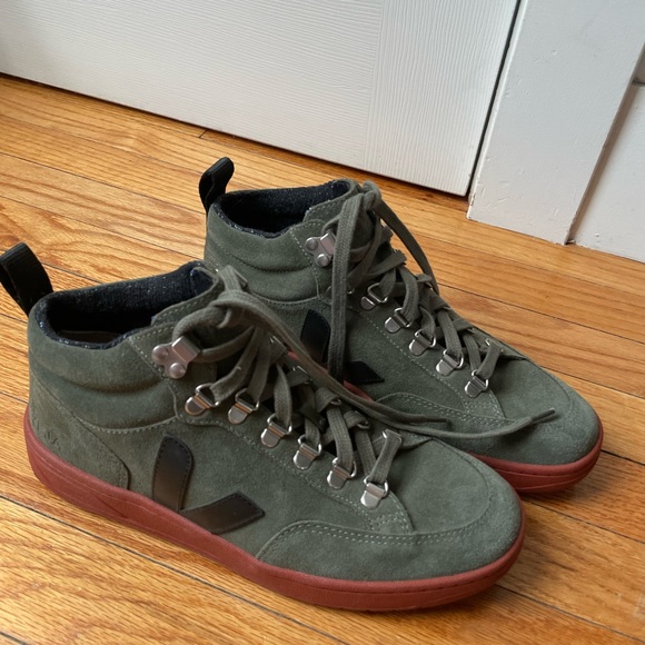 Veja Roraima Sneaker - WORN ONCE - Picture 3 of 4